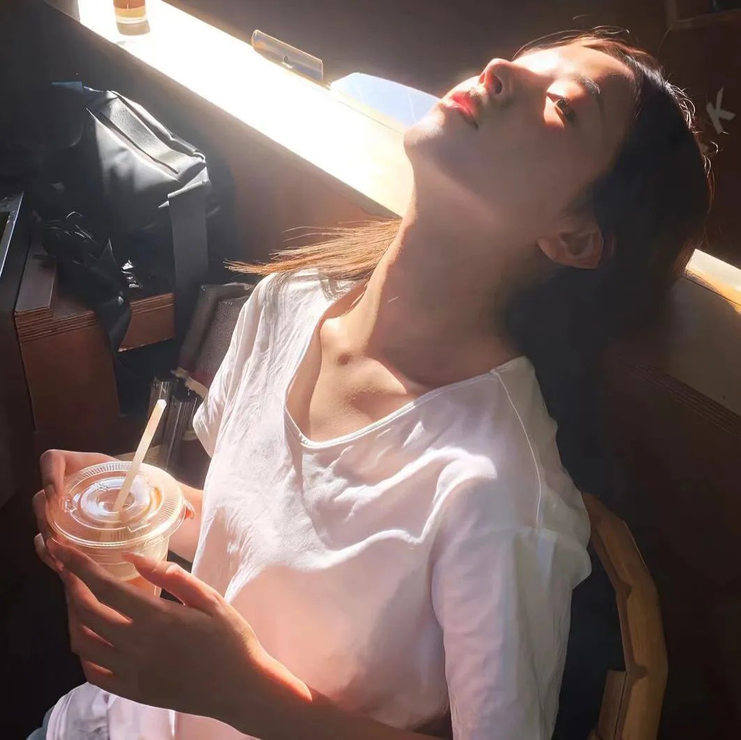 有些女孩这样做